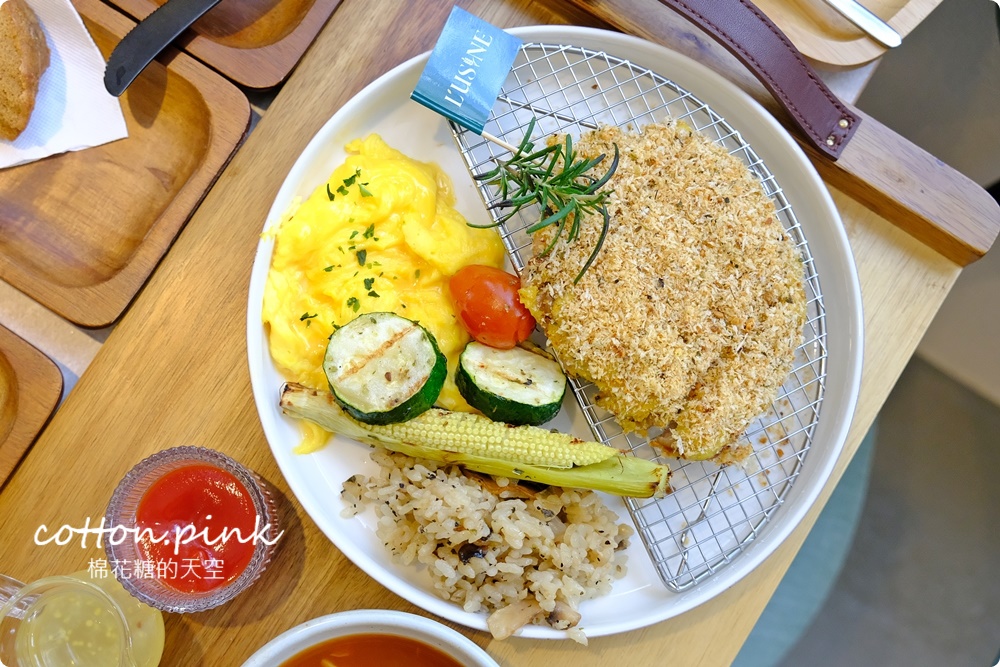 台中早午餐L'USiNE Cafe蕗莘咖啡
