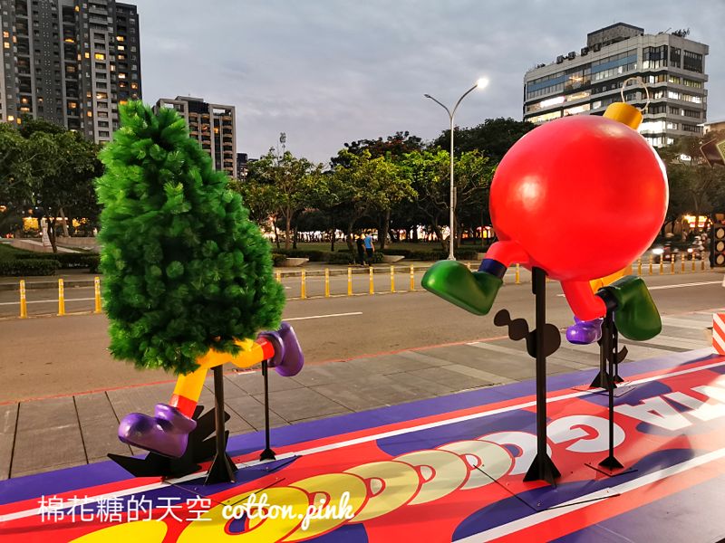 台中聖誕樹這顆超另類~草悟道聖誕村主腳們長腳想烙跑! 台中聖誕樹這顆超另類~草悟道聖誕村主腳們長腳想烙跑!