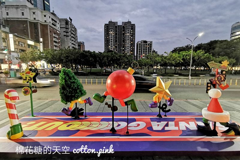 台中聖誕樹這顆超另類~草悟道聖誕村主腳們長腳想烙跑! 台中聖誕樹這顆超另類~草悟道聖誕村主腳們長腳想烙跑!