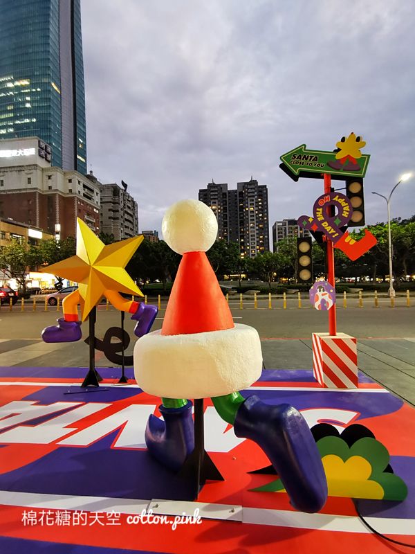 台中聖誕樹這顆超另類~草悟道聖誕村主腳們長腳想烙跑! 台中聖誕樹這顆超另類~草悟道聖誕村主腳們長腳想烙跑!