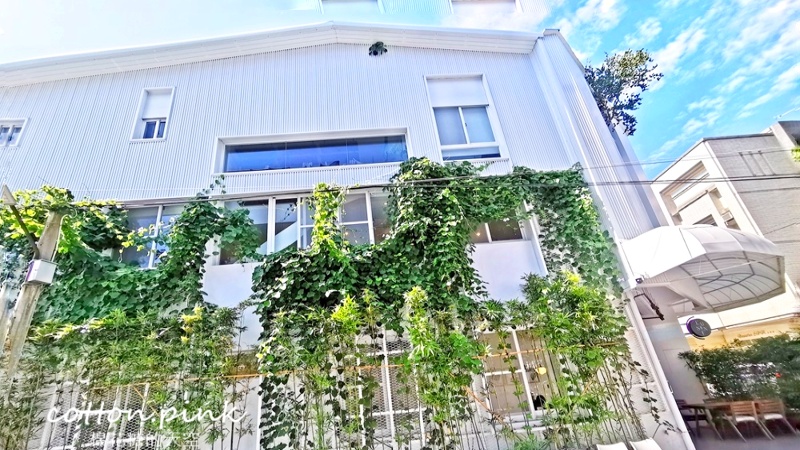 台中清新風早午餐開賣！L’USiNE Cafe蕗莘咖啡純白外觀超吸睛