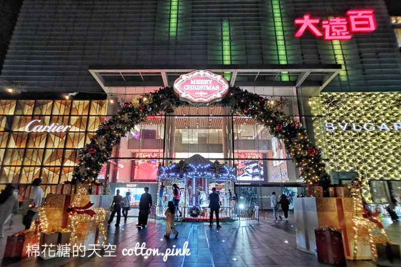 台中聖誕節提早開跑！聖誕樂園十二月改版！聖誕樹華麗上場～櫻花樹掰掰