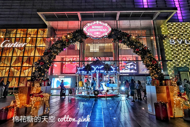 台中聖誕節提早開跑！聖誕樂園十二月改版！聖誕樹華麗上場～櫻花樹掰掰