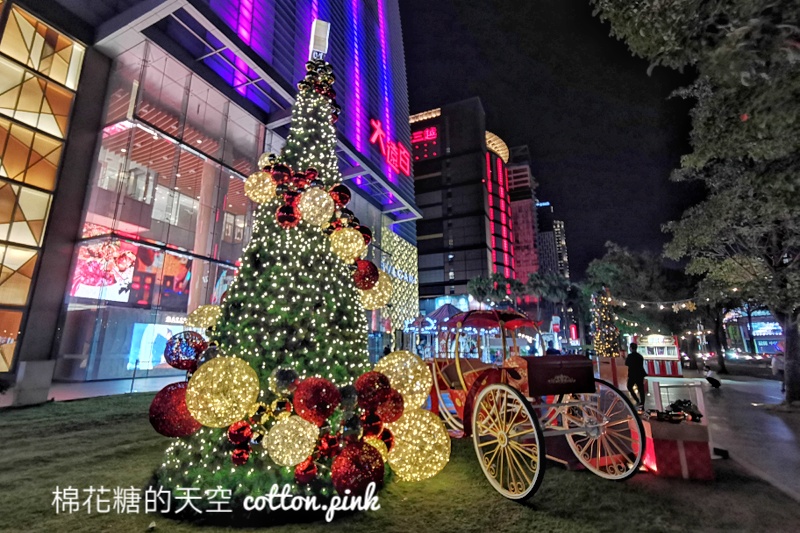 台中聖誕節提早開跑！聖誕樂園十二月改版！聖誕樹華麗上場～櫻花樹掰掰