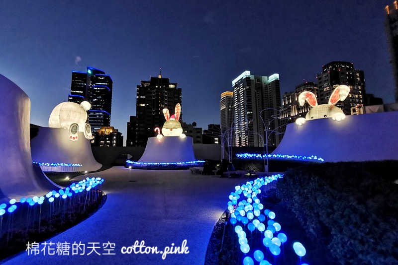 台中國家歌劇院空中花園三兔萌翻天！IG、臉書拍翻了～