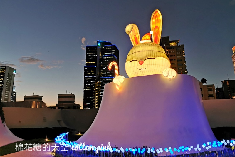 台中國家歌劇院空中花園三兔萌翻天！IG、臉書拍翻了～