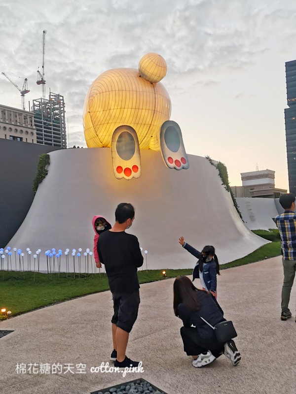 台中國家歌劇院空中花園三兔萌翻天！IG、臉書拍翻了～