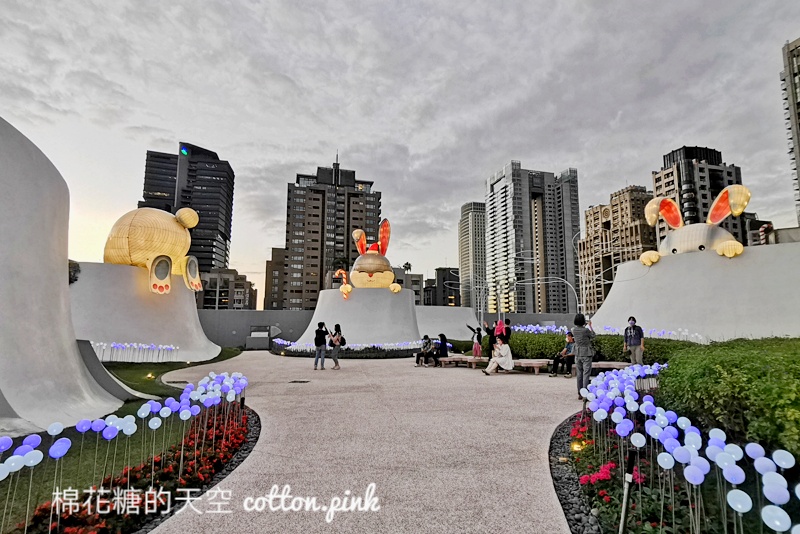 台中國家歌劇院空中花園三兔萌翻天！IG、臉書拍翻了～