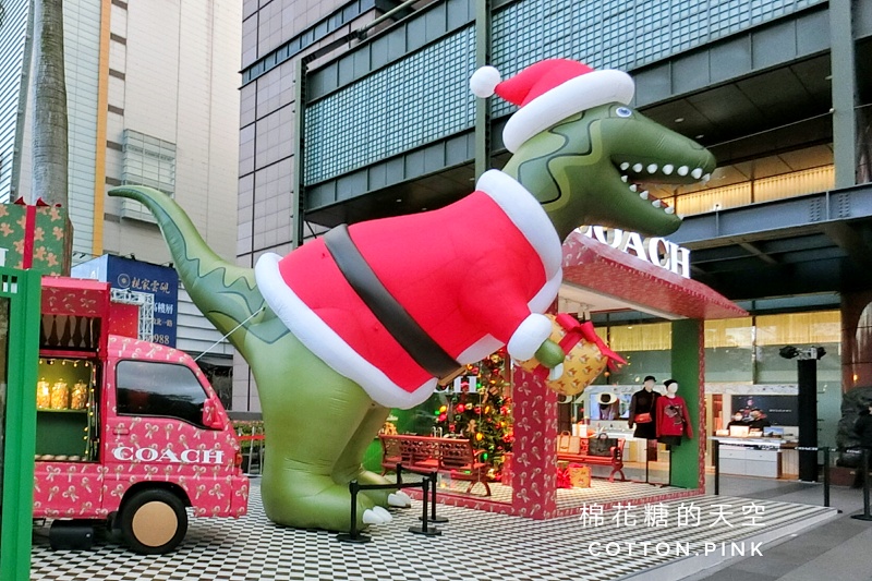 呆萌聖誕恐龍現身百貨廣場～合照打卡還能喝熱可可