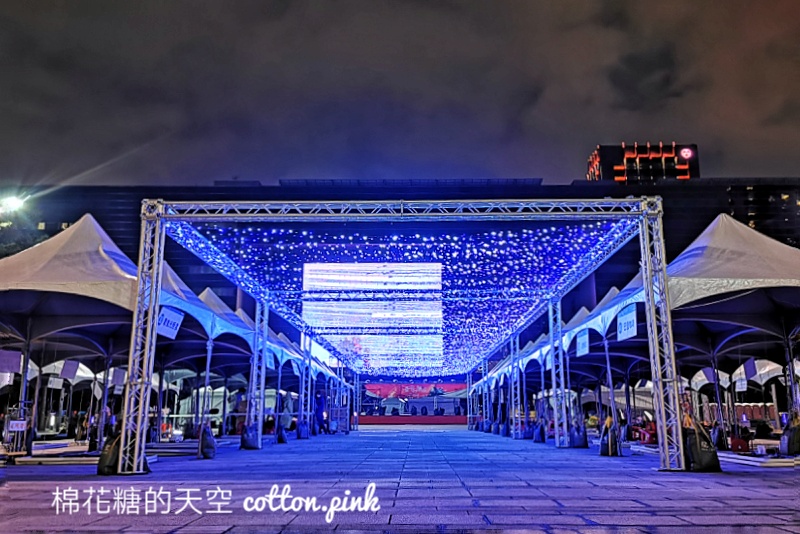 夢幻聖誕樹現身市府廣場！千位聖誕老公公大集合一定要來
