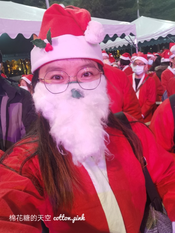 夢幻聖誕樹現身市府廣場！千位聖誕老公公大集合一定要來