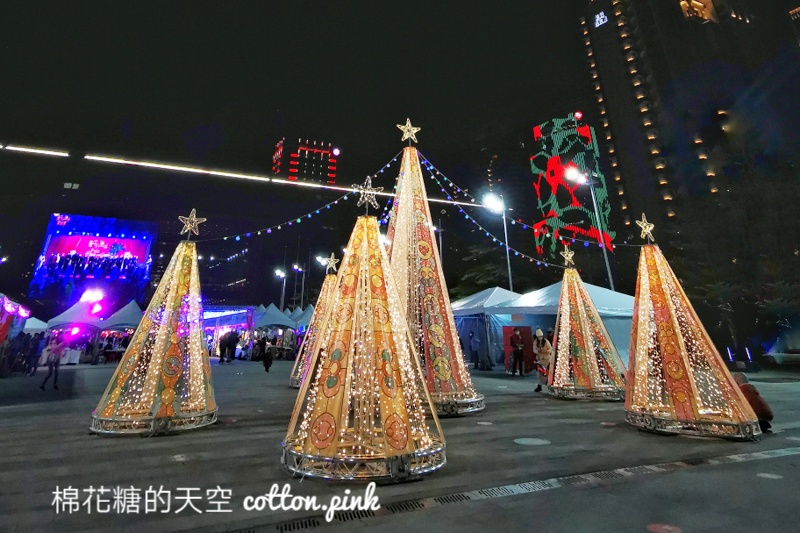 夢幻聖誕樹現身市府廣場！千位聖誕老公公大集合一定要來