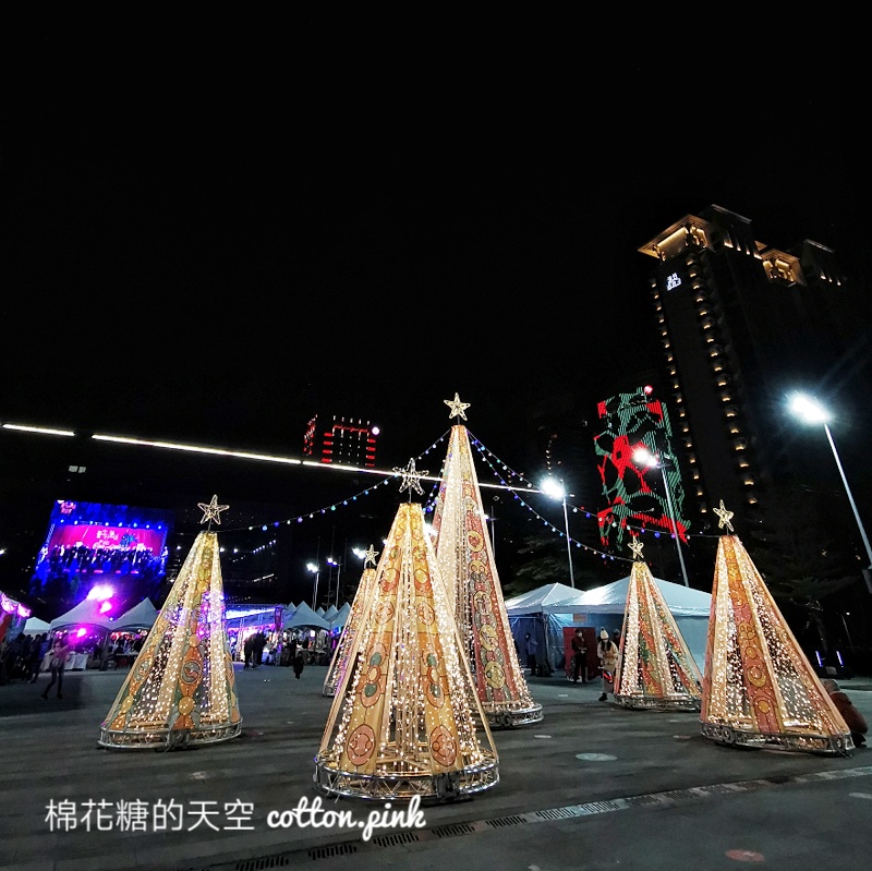 夢幻聖誕樹現身市府廣場！千位聖誕老公公大集合一定要來