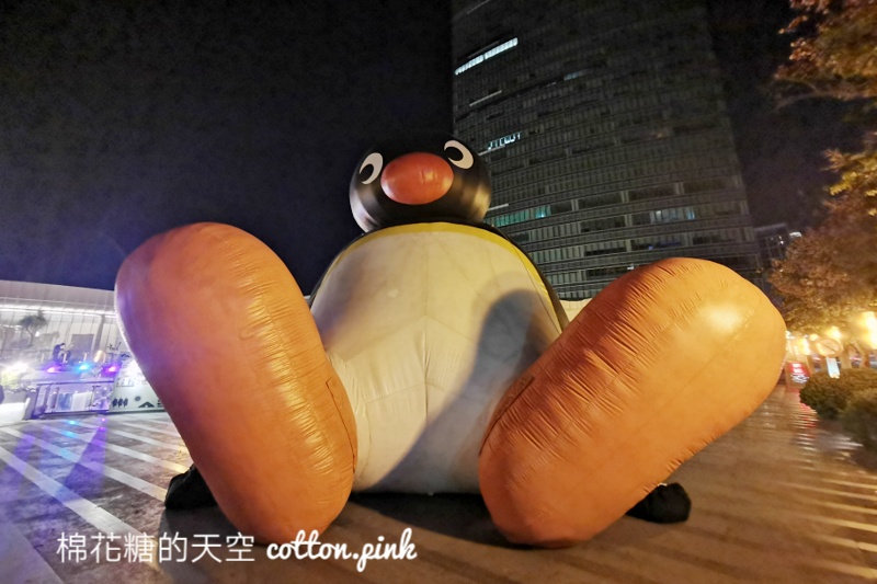 超大企鵝都現身台中街道～企鵝家族快閃店快來拍