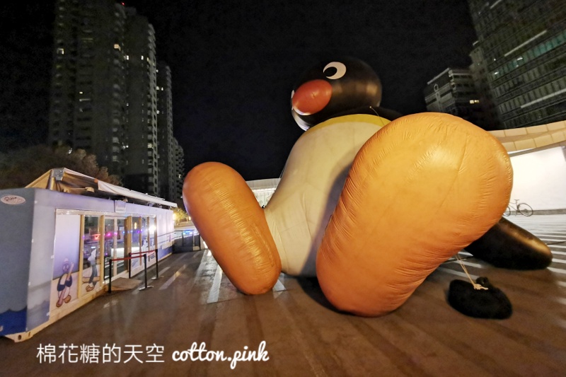 超大企鵝都現身台中街道～企鵝家族快閃店快來拍