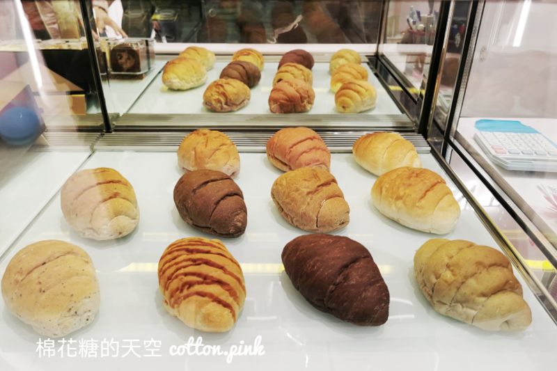 台中伴手禮推薦|爆醬牛頌生乳可頌粉嫩嫩分店新開幕