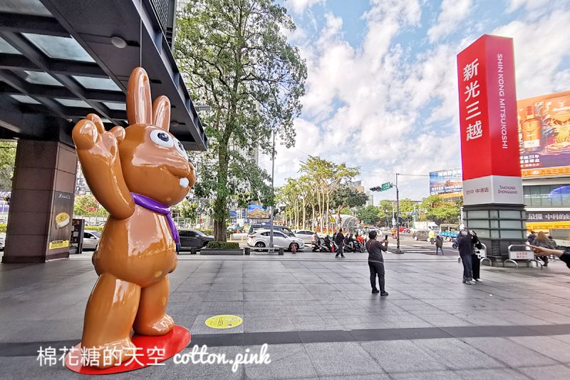 台中兔年景點～三眼兔公仔快來拍