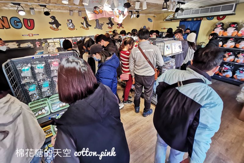 超大企鵝都現身台中街道～企鵝家族快閃店快來拍