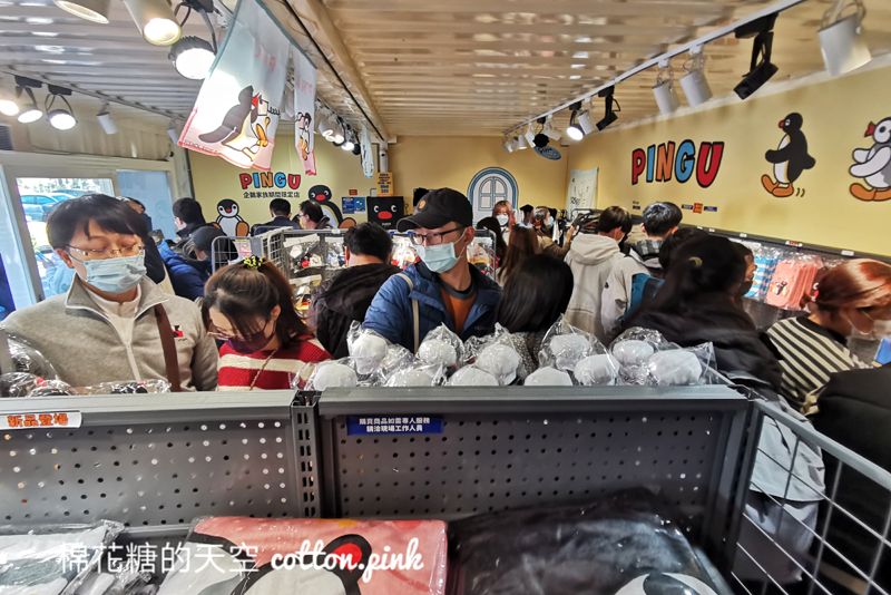 超大企鵝都現身台中街道～企鵝家族快閃店快來拍