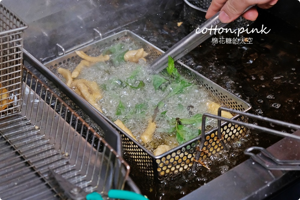 台中鹹酥雞推薦|徐家鹹酥雞香酥口感太迷人，少見蛋餅皮、黑輪片必點