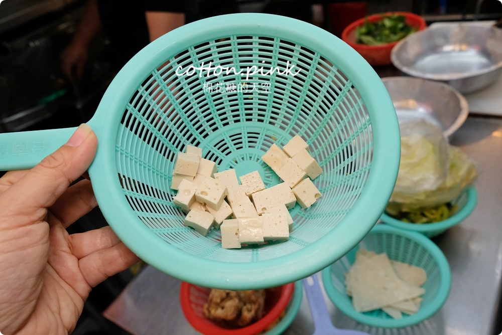 台中鹹酥雞推薦|徐家鹹酥雞香酥口感太迷人，少見蛋餅皮、黑輪片必點