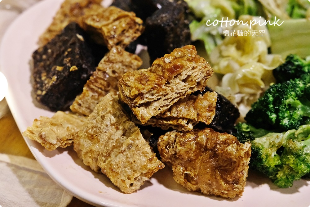 台中鹹酥雞推薦|徐家鹹酥雞香酥口感太迷人，少見蛋餅皮、黑輪片必點