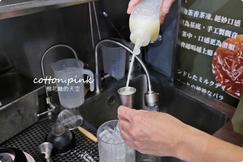 逢甲最新好喝飲料|點茶三昧獨家茶條奶茶濃郁推薦！總店就在中美街