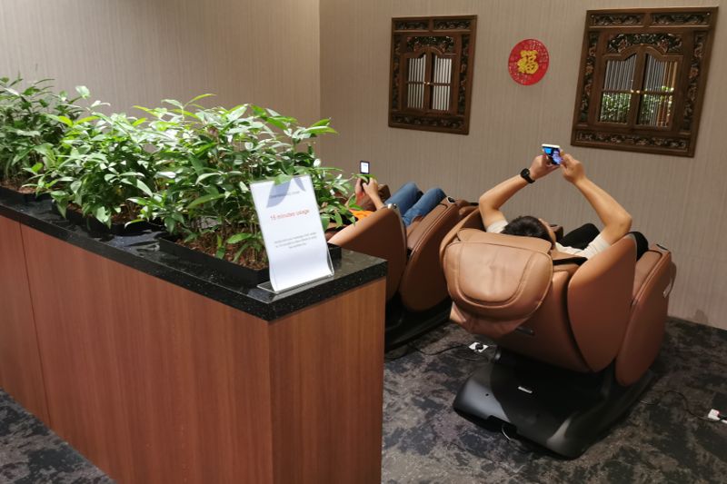 新加坡樟宜機場貴賓室-SATS內部開箱，自己煮叻沙～還有飲料、南洋料理