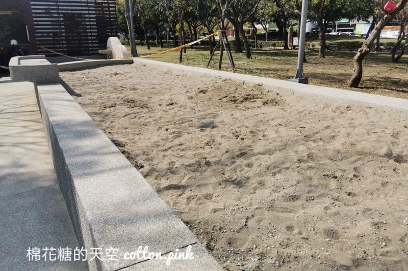 台中大里環保公園遊樂設施不一樣！小有挑戰性～還有沙坑小朋友最愛