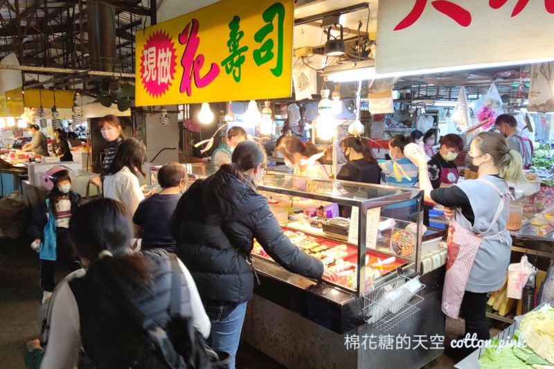 台中大里黃昏市場超人氣壽司攤！現做花壽司銅板價～口味超多！