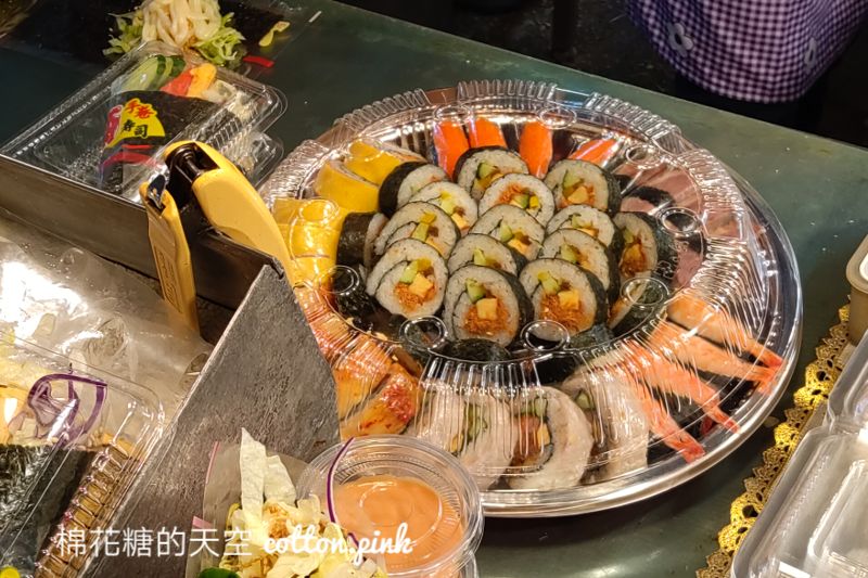 台中大里黃昏市場超人氣壽司攤！現做花壽司銅板價～口味超多！