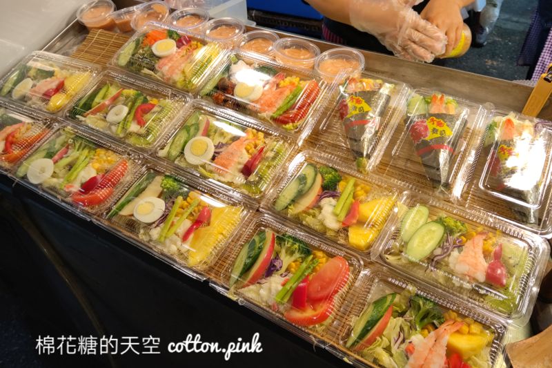 台中大里黃昏市場超人氣壽司攤！現做花壽司銅板價～口味超多！