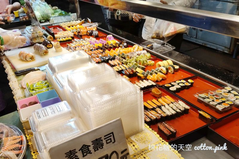 台中大里黃昏市場超人氣壽司攤！現做花壽司銅板價～口味超多！