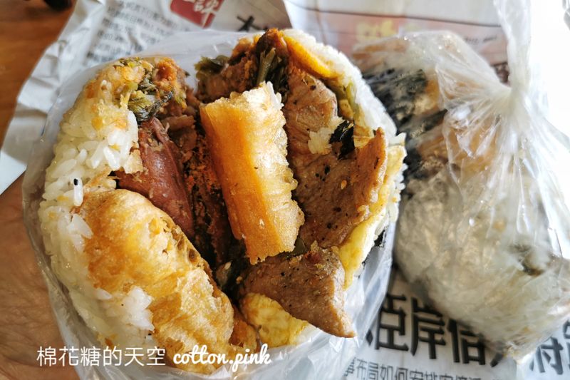 台中太平超狂爌肉飯糰超大顆！臻味登飯糰直接把爌肉包進飯糰裡