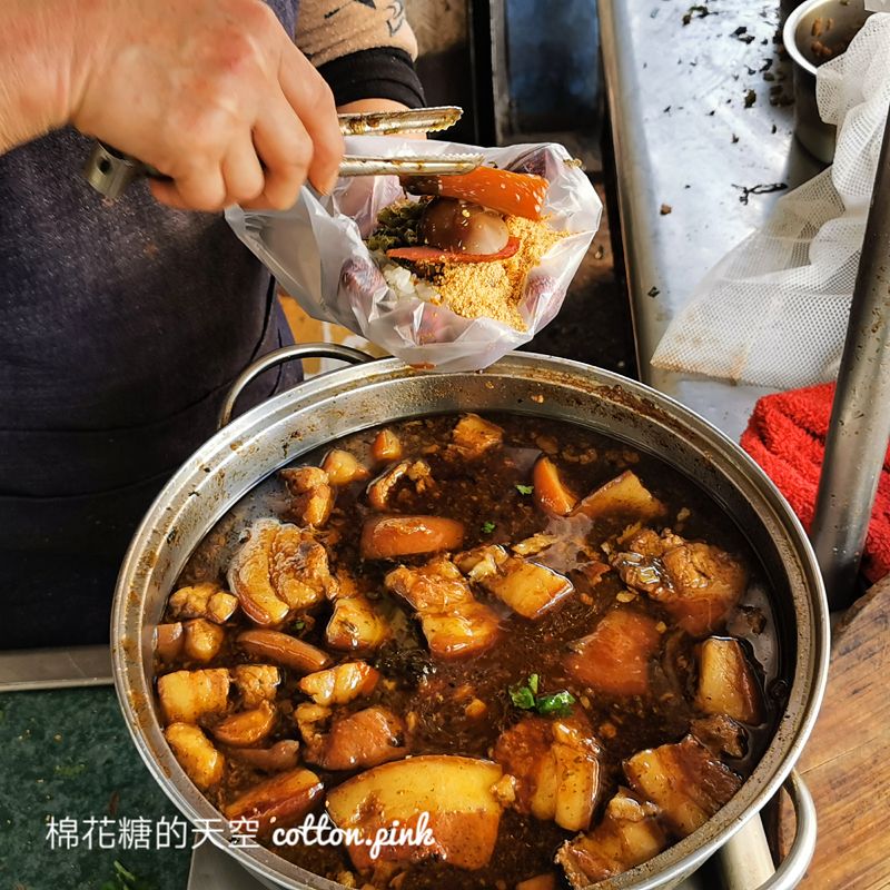 台中太平超狂爌肉飯糰超大顆！臻味登飯糰直接把爌肉包進飯糰裡