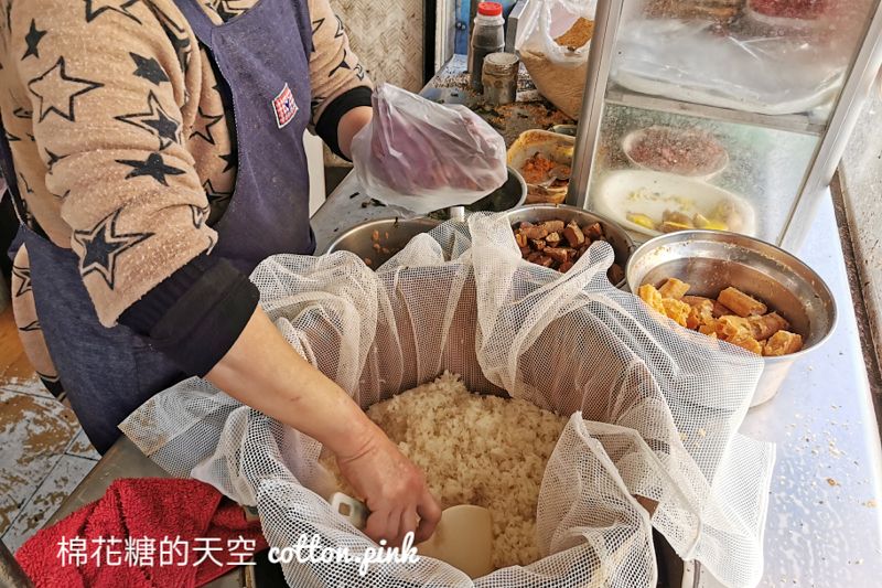 台中太平超狂爌肉飯糰超大顆！臻味登飯糰直接把爌肉包進飯糰裡