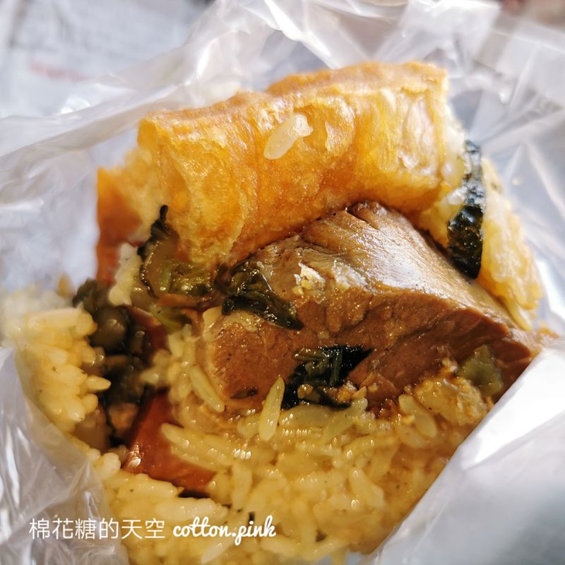台中太平超狂爌肉飯糰超大顆！臻味登飯糰直接把爌肉包進飯糰裡