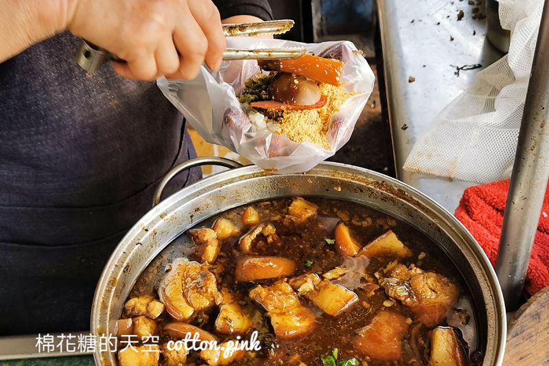 台中太平超狂爌肉飯糰超大顆！臻味登飯糰直接把爌肉包進飯糰裡