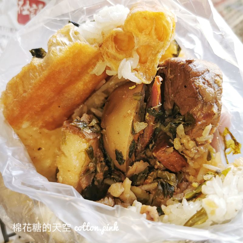 台中太平超狂爌肉飯糰超大顆！臻味登飯糰直接把爌肉包進飯糰裡