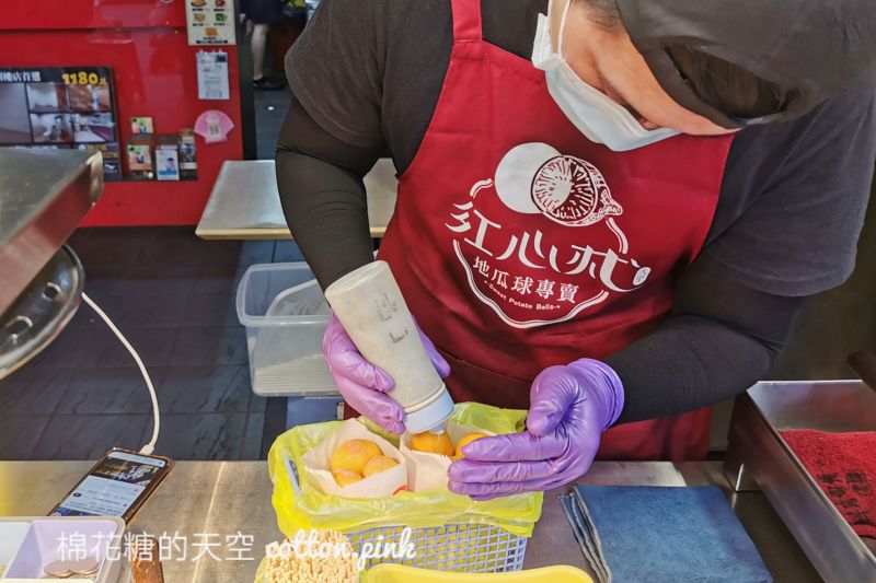 台中人氣紅心地瓜球逢甲也有分店啦！還有四種口味可以選～