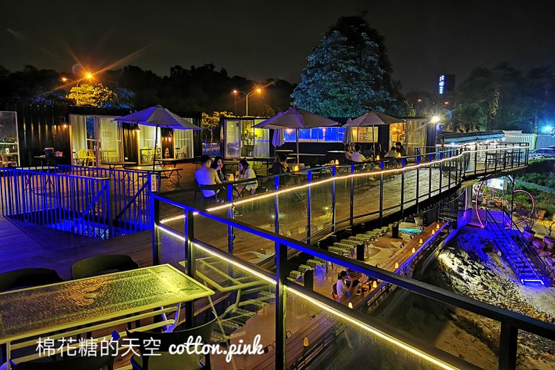 台中夜景推薦|向海夜景咖啡屋180度超美視野~樓上樓下都好拍！