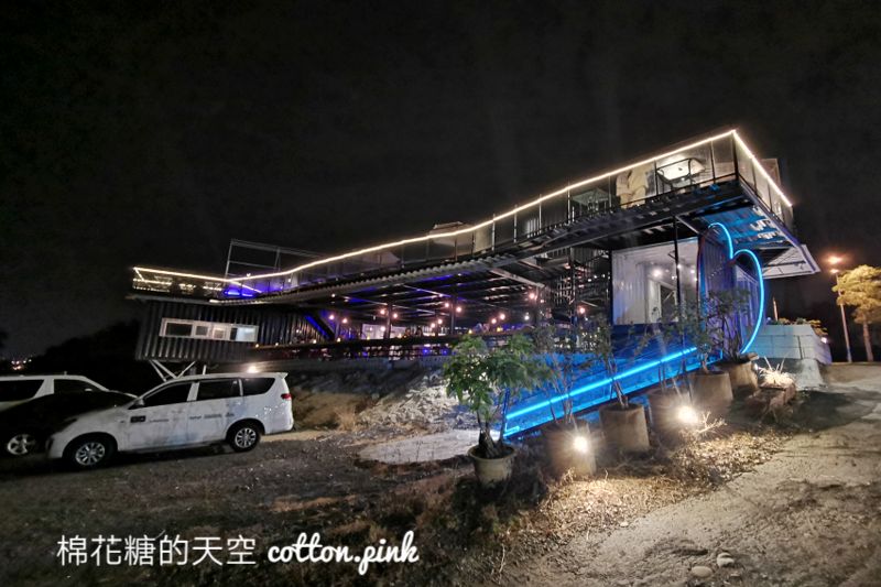 台中夜景推薦|向海夜景咖啡屋180度超美視野~樓上樓下都好拍！