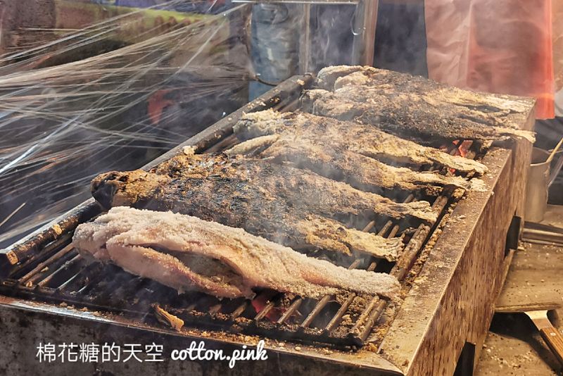 台中大慶夜市人氣烤魚攤-神鯛夯魚抹鹽現烤~打開有驚喜! 台中大慶夜市人氣烤魚攤-神鯛夯魚抹鹽現烤~打開有驚喜!