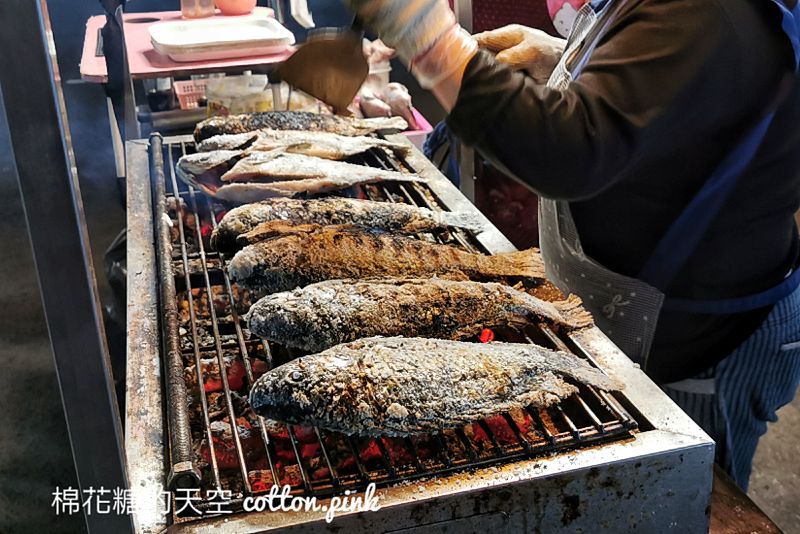 台中大慶夜市人氣烤魚攤-神鯛夯魚抹鹽現烤~打開有驚喜! 台中大慶夜市人氣烤魚攤-神鯛夯魚抹鹽現烤~打開有驚喜!