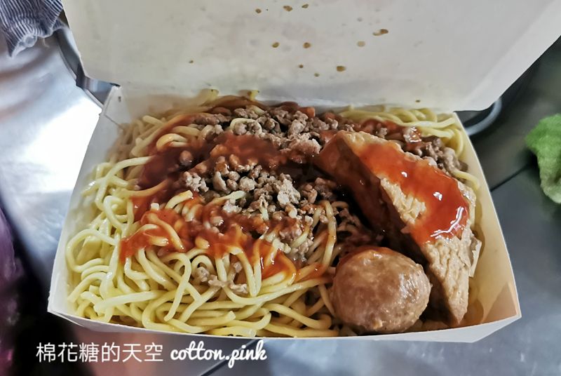 台中人的共同回憶！一中小蜜蜂炒麵超大一盒～月底救星阿