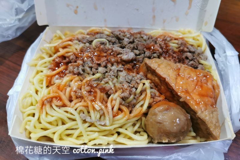 台中人的共同回憶！一中小蜜蜂炒麵超大一盒～月底救星阿