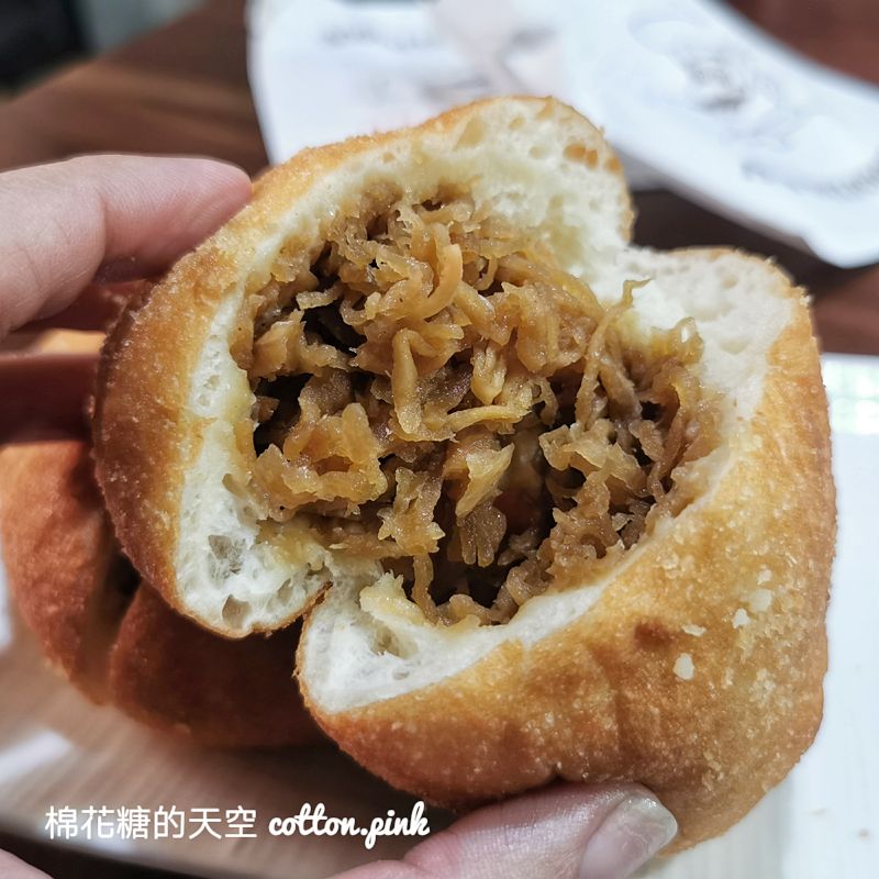 台中甜甜圈推薦|沒有招牌就在路邊～芋泥口味甜甜圈好吃耶