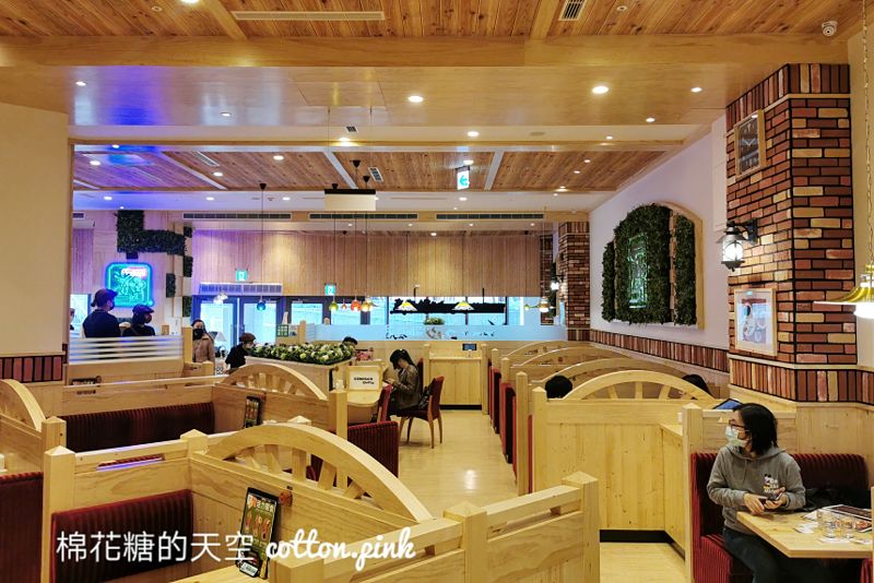 台中最新客美多咖啡開在百貨地下室，早餐點咖啡飲料送吐司