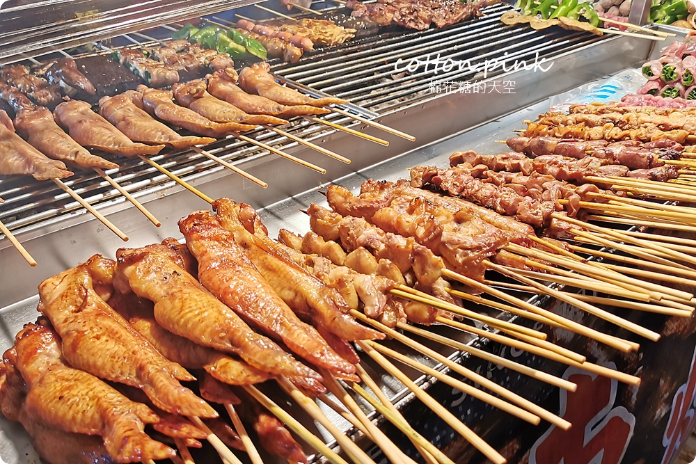 台中總站夜市必吃懶人包！週一也有開～波波食堂雞蛋仔吃起來！