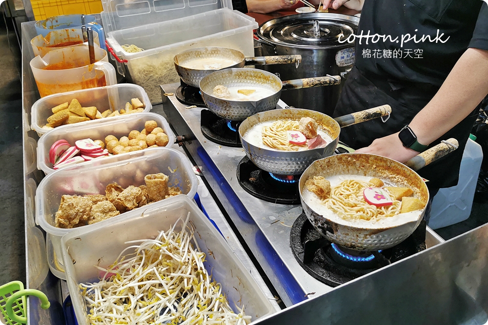 台中總站夜市必吃懶人包！週一也有開～波波食堂雞蛋仔吃起來！